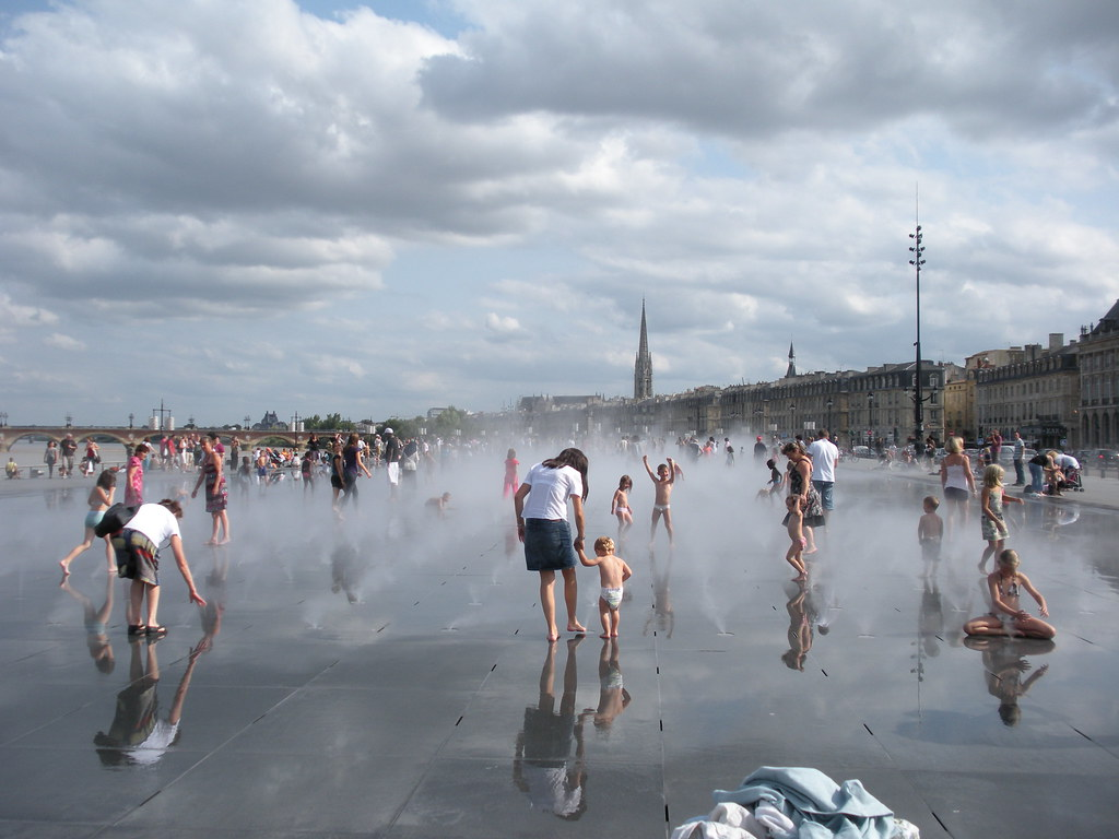 An image of a plaza in Bordeaux.