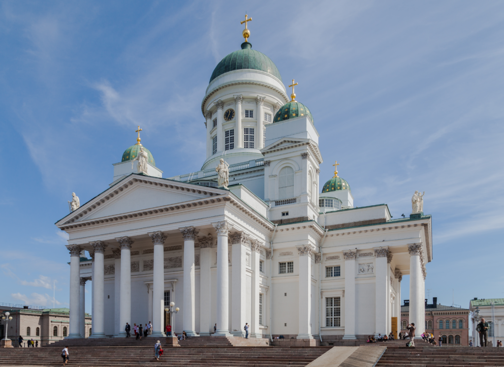 An image of the Catedral Luterana de Helsinki as part of our senior travel guide.