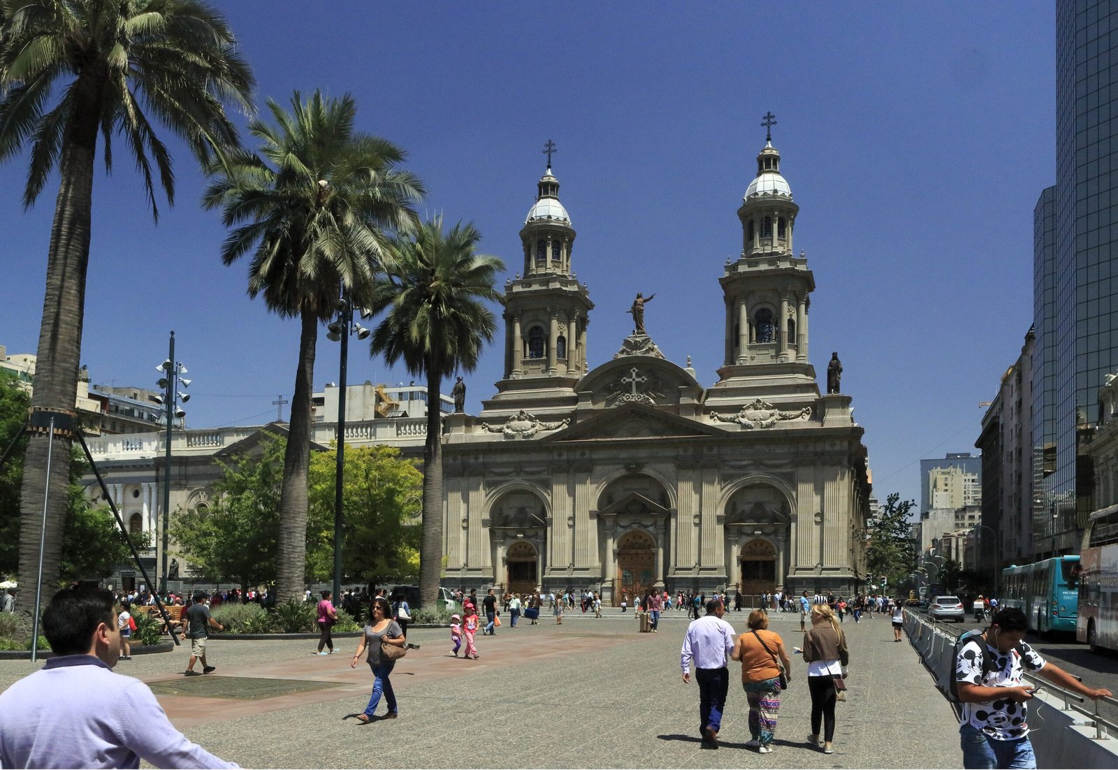 An image of tourists enjoying their senior vacations to Santiago.