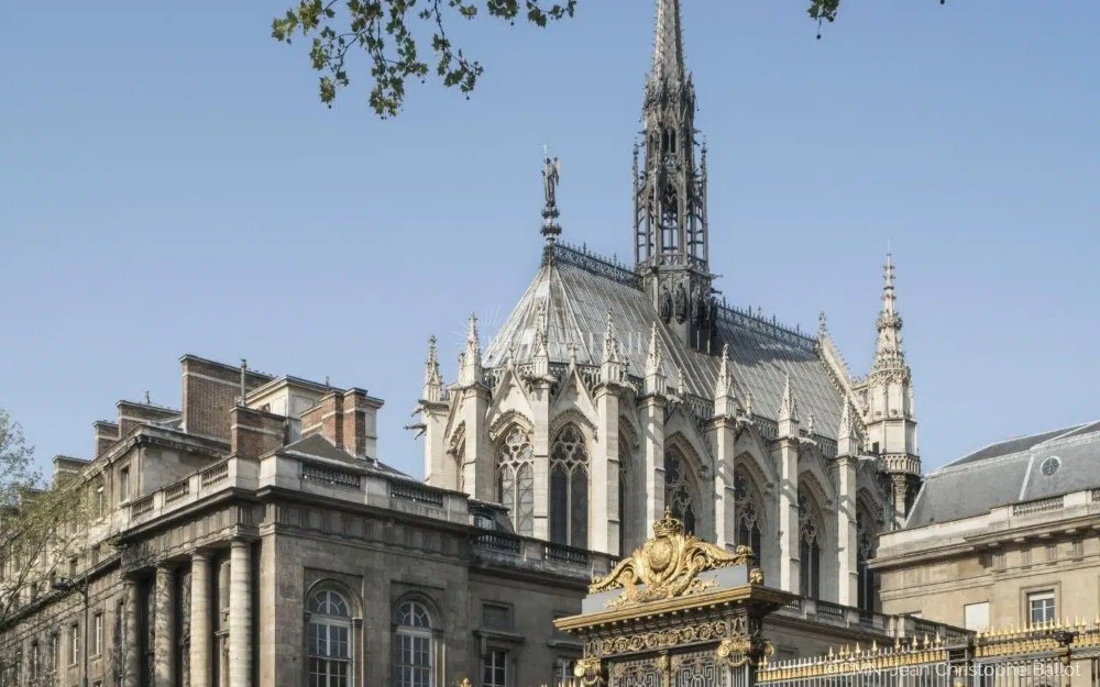 An image of the Sainte-Chapelle in Paris.