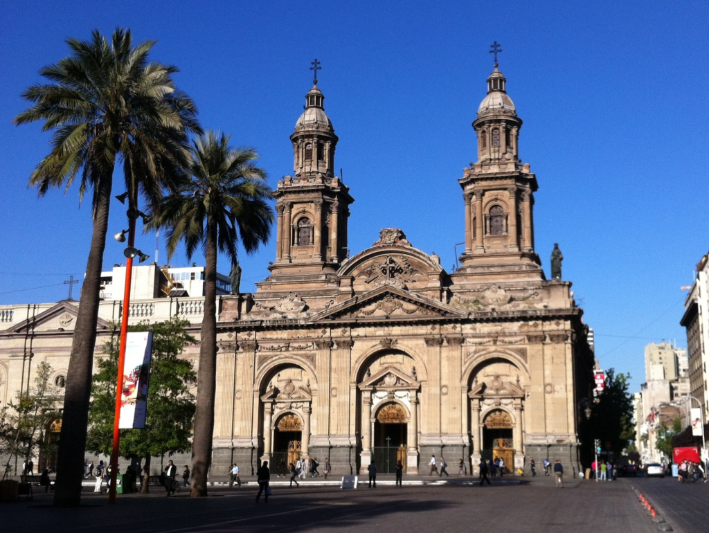 An image of the Santiago Metropolitan Cathedral front doors.