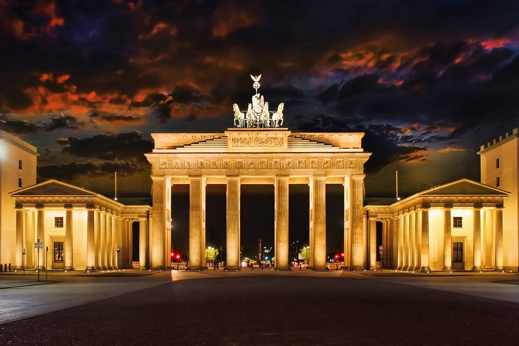 An image of the brandenburg gate, one of many attractions to senior trips to Berlin.