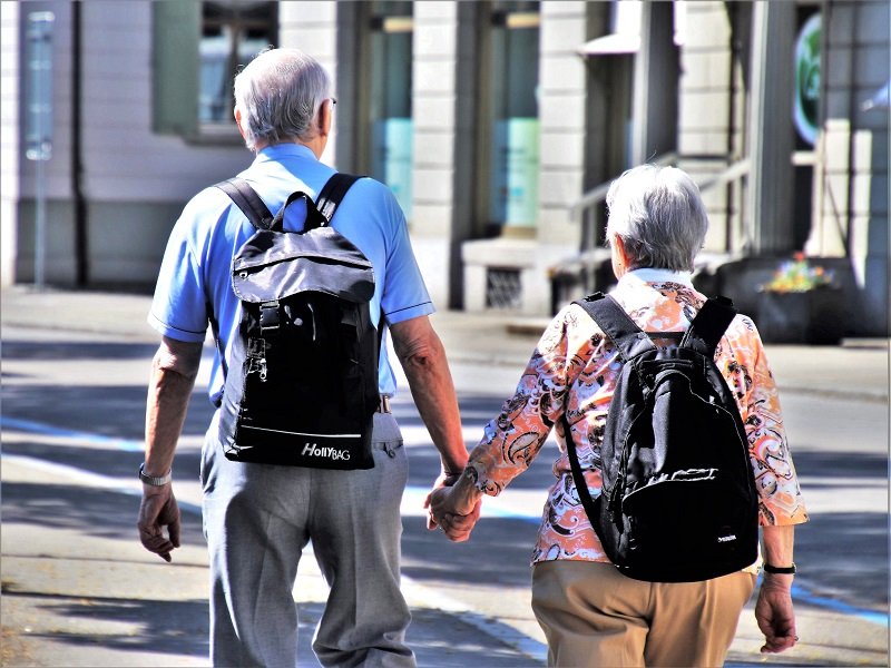 Highlight travel destinations that provide discounts for senior travelers.