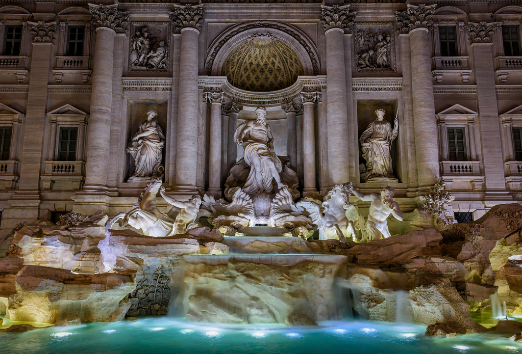 An image of the Trevi Fountain in Rome during the evening. 